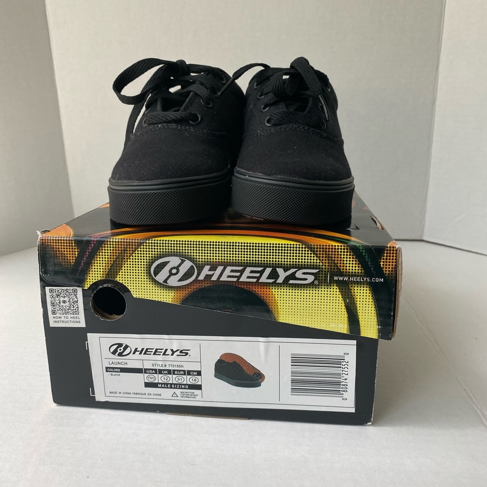Black heelys (skate sneakers)